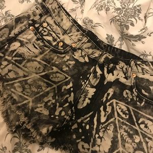 destroyed/acid wash denim shorts